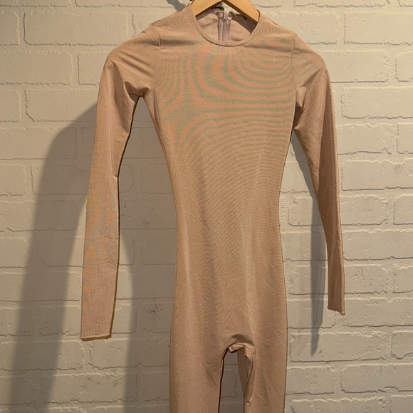 Skims jumpsuit Womens Crew Neck One Piece Clay long sleeve NEW - Picture 1 of 7